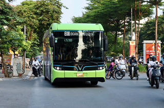 Hà Nội và TPHCM cần công bố sớm lộ trình chuyển đổi sang phương tiện giao thông xanh