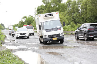 Cận cảnh đoạn quốc lộ ở miền Tây xuống cấp trầm trọng