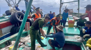 Đồn Biên phòng Côn Đảo bắt giữ nghi phạm giết người lẩn trốn trên tàu cá