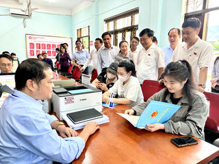 Phó Chủ tịch Quốc hội Vũ Hồng Thanh kiểm tra vận hành chính quyền 2 cấp tại các xã biên giới Quảng Ninh