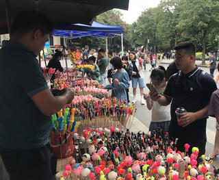 Giữ hồn đô thị từ không gian văn hóa công cộng