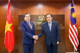 Chủ tịch Quốc hội Trần Thanh Mẫn hội đàm với Chủ tịch Thượng viện Malaysia