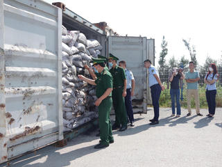 Bộ đội biên phòng bắt giữ gần 30 tấn phế liệu kim loại trái phép tại cảng Hải Phòng