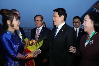 [Ảnh] Chủ tịch nước đến Seattle, bắt đầu các hoạt động song phương tại Hoa Kỳ