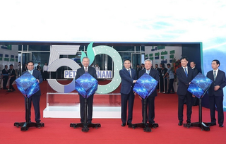 Tổng Bí thư dự kỷ niệm 50 năm thành lập Tập đoàn Công nghiệp-Năng lượng Quốc gia Việt Nam