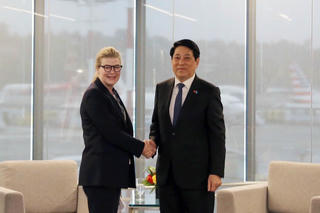 Chủ tịch nước Lương Cường tiếp Giám đốc điều hành Boeing Commercial Airplanes Stephanie Pope