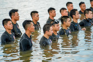 ‘Chiến sĩ quả cảm’: Dàn sao gạt bỏ hình tượng, nhường chỗ cho sự kiên cường