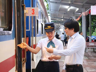 Hải Phòng: 200 cán bộ, công chức đi tàu hỏa từ phía Tây sang phía Đông làm việc