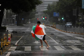 Trung Quốc sơ tán gần 2 triệu người do bão Ragasa