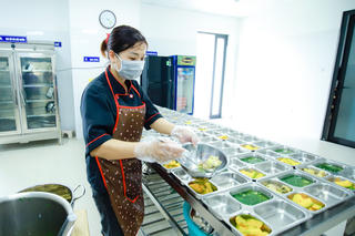 Canh cánh nỗi lo bữa ăn bán trú