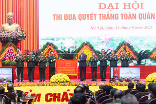 Tổng Bí thư Tô Lâm: Mỗi người lính là “ngọn lửa tận hiến”, mỗi đơn vị là “pháo đài kỷ luật”