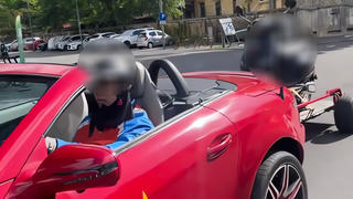 Khi mạng xã hội biến đời thật thành “phim trường”