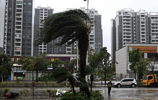 Trung Quốc: Quảng Tây tạm dừng nhiều hoạt động để ứng phó cơn bão Ragasa