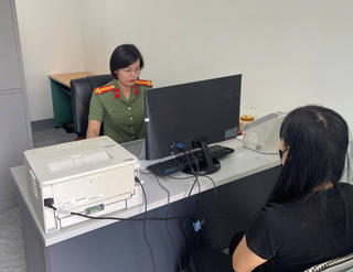 Đăng tin sai sự thật về Bệnh viện Sản Nhi Lào Cai, một phụ nữ bị xử phạt