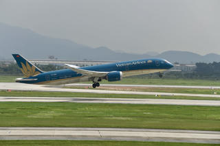 Nhiều chuyến bay bị ảnh hưởng do cơn bão Bualoi