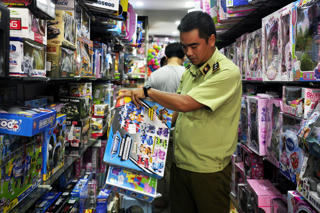 Hiểm họa đồ chơi trẻ em không rõ nguồn gốc