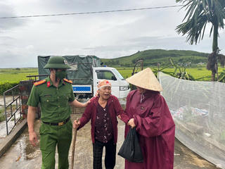 Hà Tĩnh sơ tán hơn 6.500 hộ dân để ‘chạy bão’ số 10