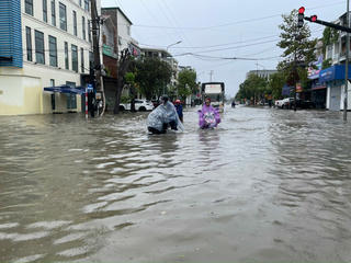 Nhiều tỉnh cho học sinh nghỉ học tránh bão số 10