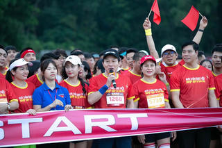 Bí thư Thành ủy Hải Phòng tham dự giải chạy “Bước chân Đại hội – Nhịp đập di sản 2025”