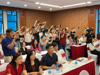 Ghi nhận sự đồng hành của các nhà báo với Đất Tổ