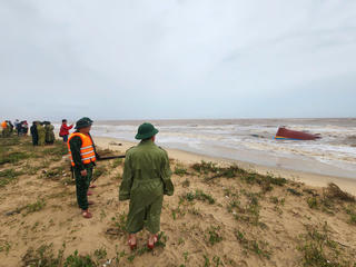Quảng Trị: Đã phát hiện 1 phương tiện trong vụ 2 tàu cá gặp nạn ở khu vực sông Gianh