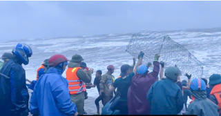 Đảm bảo an toàn đê điều ứng phó lũ trên các sông