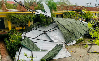 Hà Tĩnh: Trường lớp ngổn ngang sau bão