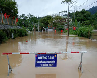 Sau bão số 10, nhiều khu vực tại Nghệ An ngập sâu