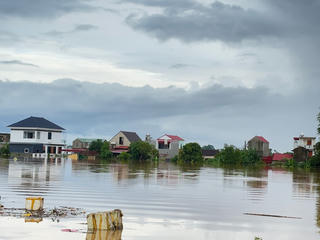 Lũ trên sông Bưởi vượt đỉnh năm 2007, hàng nghìn nhà dân bị ngập lụt