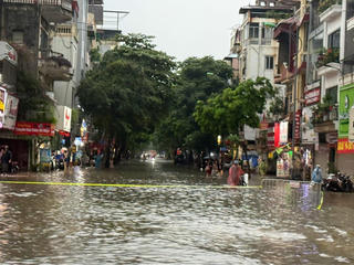 Khẩn trương chi trả bồi thường bảo hiểm, hỗ trợ nhân dân khắc phục hậu quả bão số 10