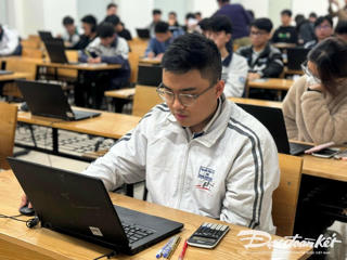 Thi tốt nghiệp THPT trên máy tính: Chuẩn bị ra sao để triển khai từ năm 2027?