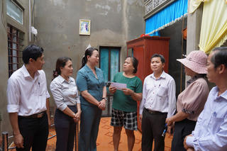 Sẻ chia cùng đồng bào vùng lũ