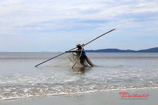 Nghề xúc tép trên biển Trà Cổ