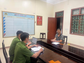 Tạm giữ đối tượng đánh và bắt nhân viên xe buýt quỳ giữa đường