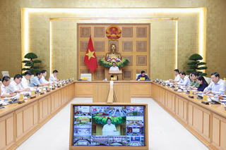 Không để người dân bị đói, “màn trời chiếu đất” sau bão số 10