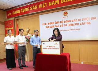 Bộ Y tế phát động ủng hộ đồng bào vùng lũ sau bão số 10