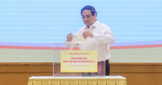 Thủ tướng Phạm Minh Chính cùng lãnh đạo Chính phủ và tập thể Văn phòng Chính phủ ủng hộ đồng bào bị thiệt hại do bão lũ