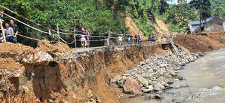 Thanh Hóa: Khẩn trương khắc phục các tuyến giao thông bị thiệt hại sau bão số 10
