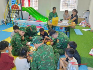 Tết Trung Thu ấm áp trên đảo Trần