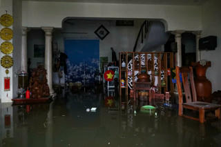 Hà Nội xem xét cho học sinh nghỉ học, người dân làm việc online để ứng phó bão Matmo