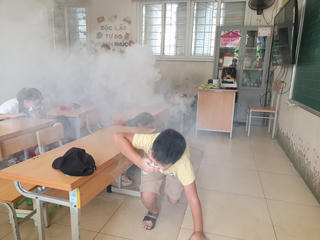 Kỹ năng mở cửa phòng tránh lửa tạt từ bên ngoài khi thoát khỏi đám cháy