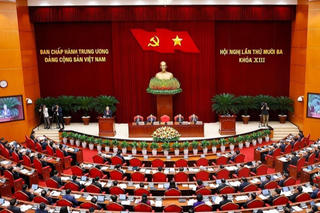 Thông cáo báo chí về ngày làm việc thứ nhất Hội nghị Trung ương 13