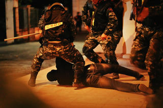 Chiến sĩ quả cảm: Tái hiện cuộc đánh bắt hang ổ tội phạm buôn người