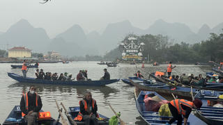 Cẩn trọng trước xu hướng thương mại hóa lễ hội quá đà 