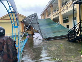 Hỗ trợ nhiều trường học, gia đình ở Quảng Trị khắc phục hậu quả bão số 10