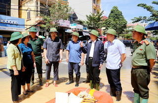 Phó Thủ tướng Hồ Đức Phớc kiểm tra tình hình ứng phó mưa lũ tại Lạng Sơn