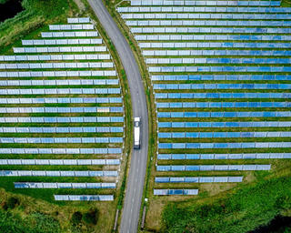 Sản lượng năng lượng tái tạo toàn cầu lần đầu tiên vượt than đá