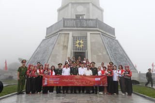 Hành trình báo công nơi cực Tây - Thắp sáng tinh thần Đại đoàn kết