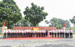 Đảng ủy Agribank gắn biển công trình chào mừng Đại hội đại biểu Đảng bộ Chính phủ lần thứ I, nhiệm kỳ 2025-2030