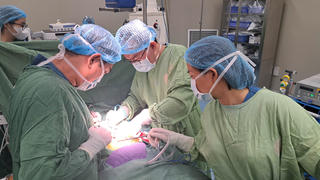 Bệnh viện Đà Nẵng kích hoạt báo động đỏ để cứu nữ sinh 18 tuổi